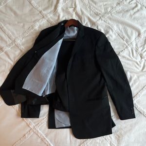 Tommy Hilfiger black three piece suit. 42R.